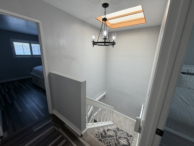 Building Photo - 1800 Club House Dr