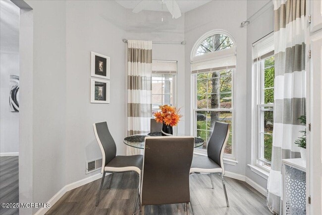 Building Photo - 292 Daisy Dr