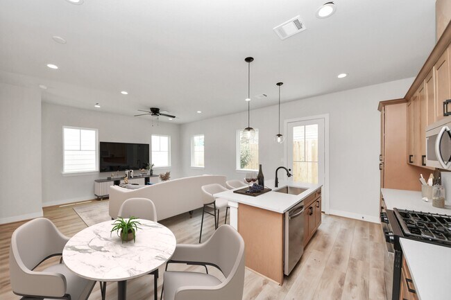 Building Photo - 6519 Old Olive Tree Dr