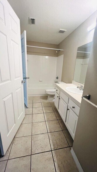 Building Photo - 15035 Michelangelo Blvd