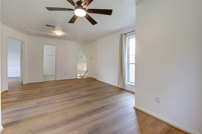 Building Photo - 902 Mesa Terrace Dr