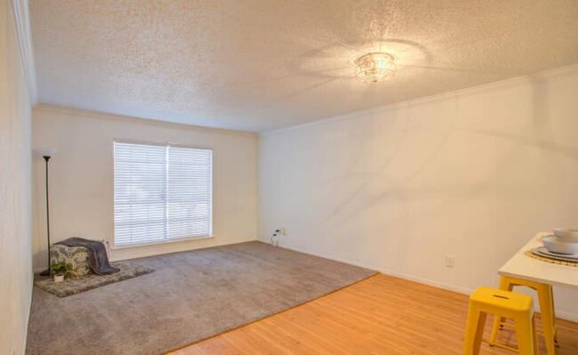 Building Photo - 2 bedroom in Houston TX 77057