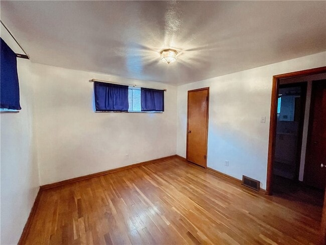 Building Photo - 528 Cypress Alley