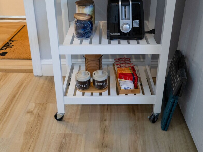 Building Photo - 168 School St