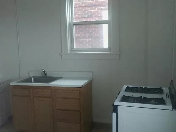 Building Photo - 2116 Bedford Ave