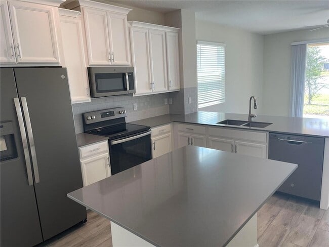 Building Photo - 3431 Sagebrush St