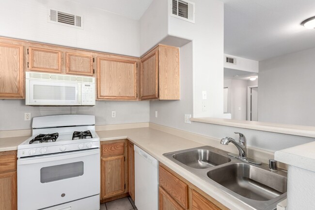 Building Photo - Luxury Living at The Falls - Ground floor ...