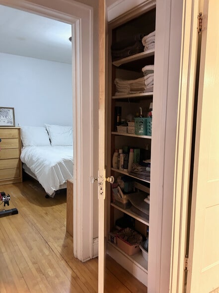 Hallway linen closet - 4947 York Ave S