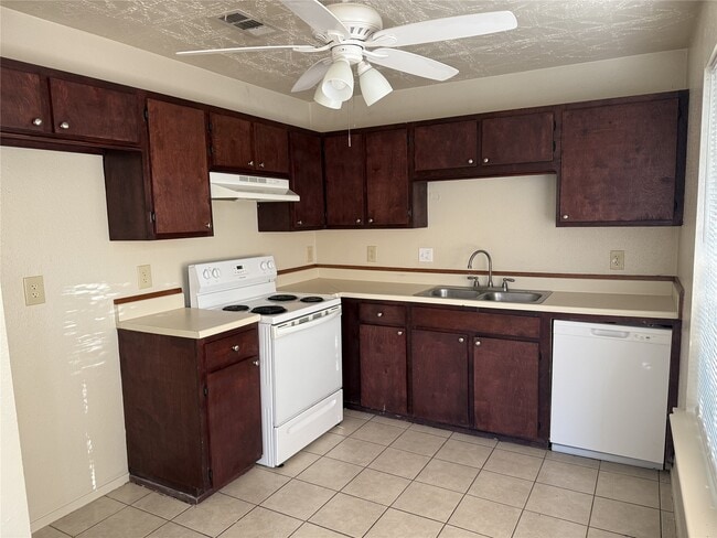 Building Photo - 9811 Mill Shadow Dr