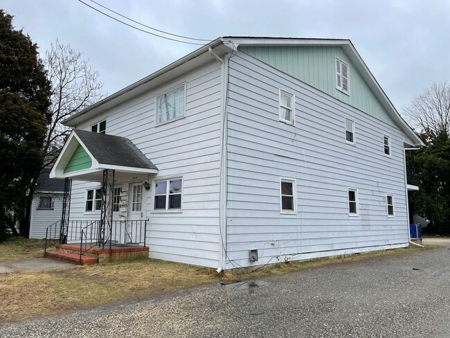 Building Photo - 521 E Broad St