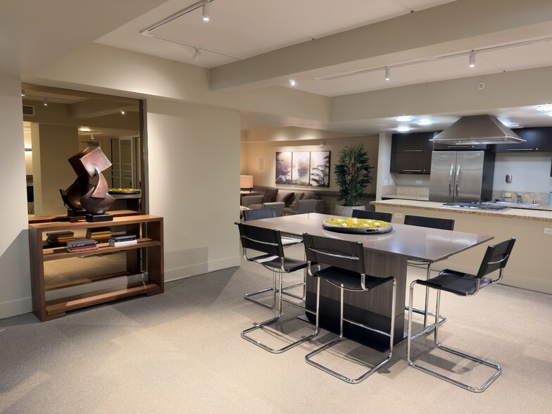 Building Photo - 2911 2nd Ave