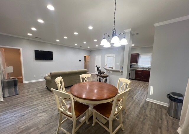 Building Photo - 190 Oak St