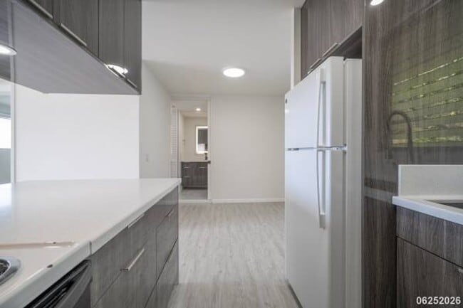 Building Photo - Fully Remodeled 1BR/1BA/1PKG Unit in Waialae Gardens (Kahala)