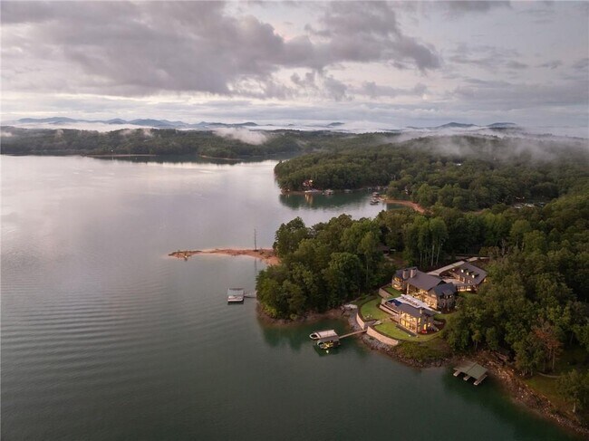 Building Photo - 725 Rocky Point Dr