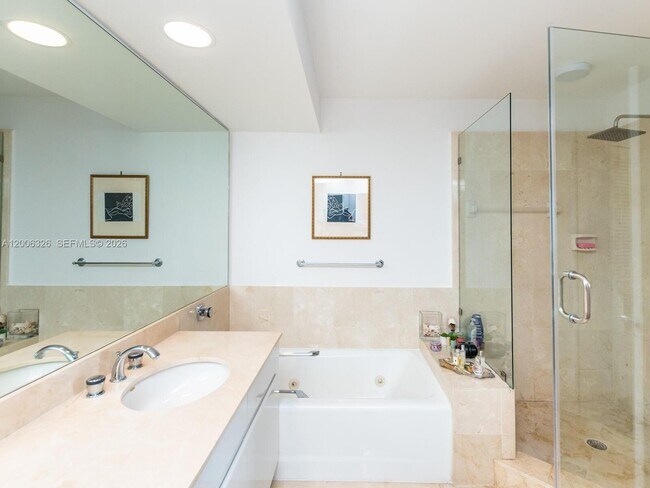 Building Photo - 888 Brickell Key Dr