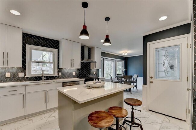 Building Photo - 3914 Granger Dr