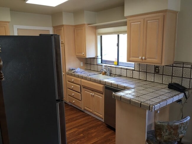 Building Photo - Spacious Clearlake Home