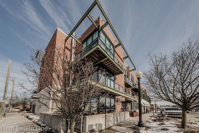 Building Photo - 211 E 9 Mile Rd