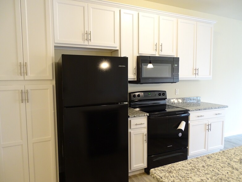 Building Photo - 349 Cedar Holw