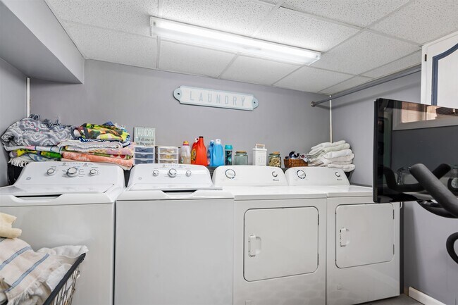 Building Photo - 1041 Stonewall Ln