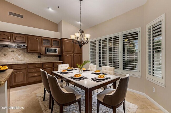 Building Photo - 4 Bedroom 2 Bathroom Scottsdale Ranch Home