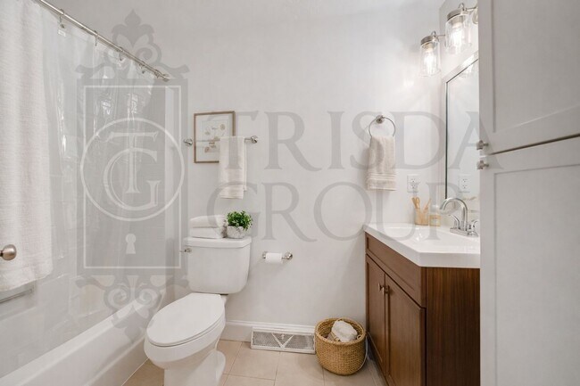 Building Photo - Avail June 1st! Renovated Crafton 2BR Apt, A/C, Private laundry/storage, Parking, Pets OK!