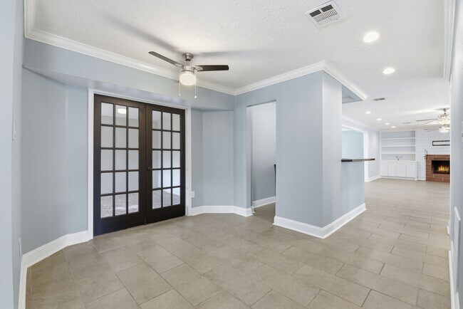 Building Photo - Beautifully Updated 4-Bedroom Home in a Prime Houston Location