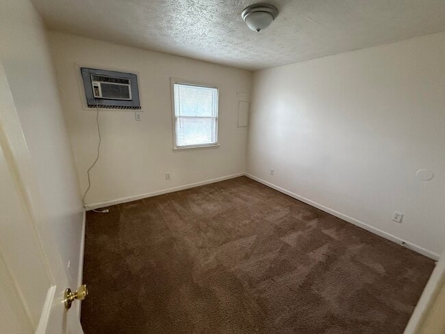 Building Photo - 341 Garden Park Dr