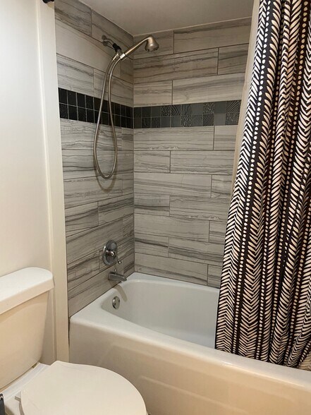 Building Photo - 2812 Georgetown Dr