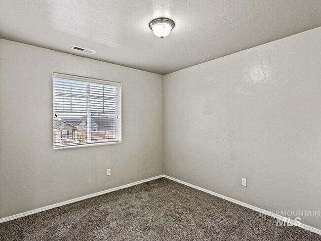 Building Photo - Immaculate/Charming Home in NW Meridian