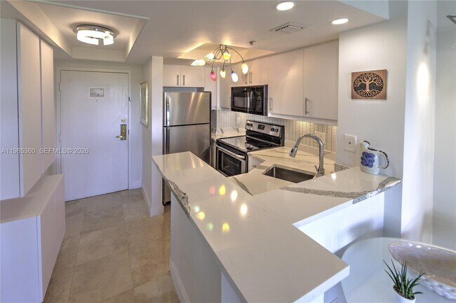 Building Photo - 2951 S Bayshore Dr