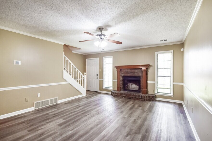 Building Photo - 6498 Heatherwood Dr