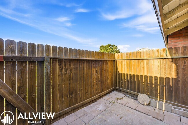 Building Photo - 16781 Bardon Ln