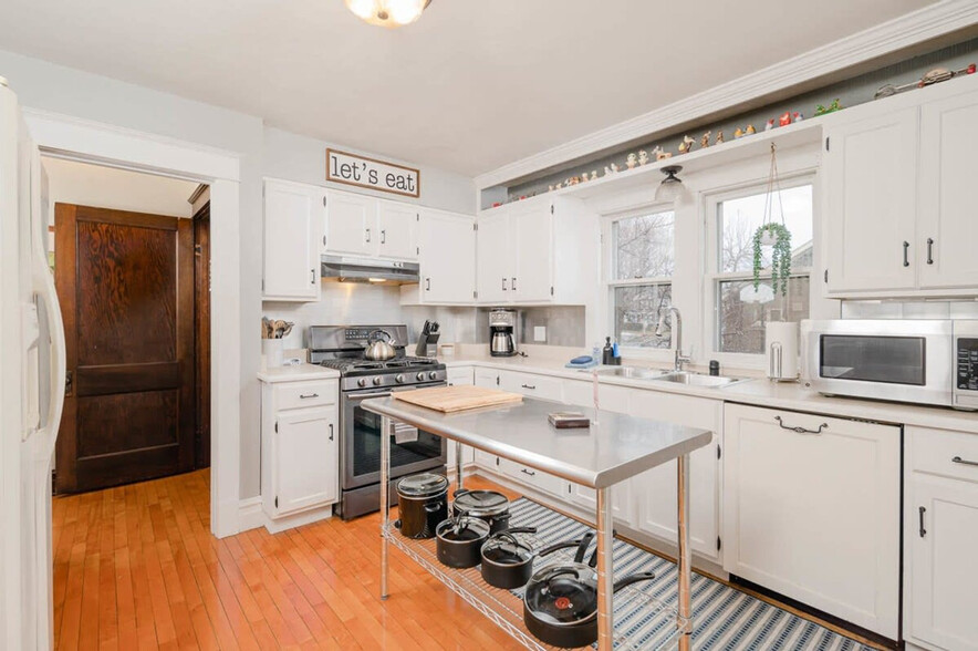 Building Photo - 1117 Harney Ave