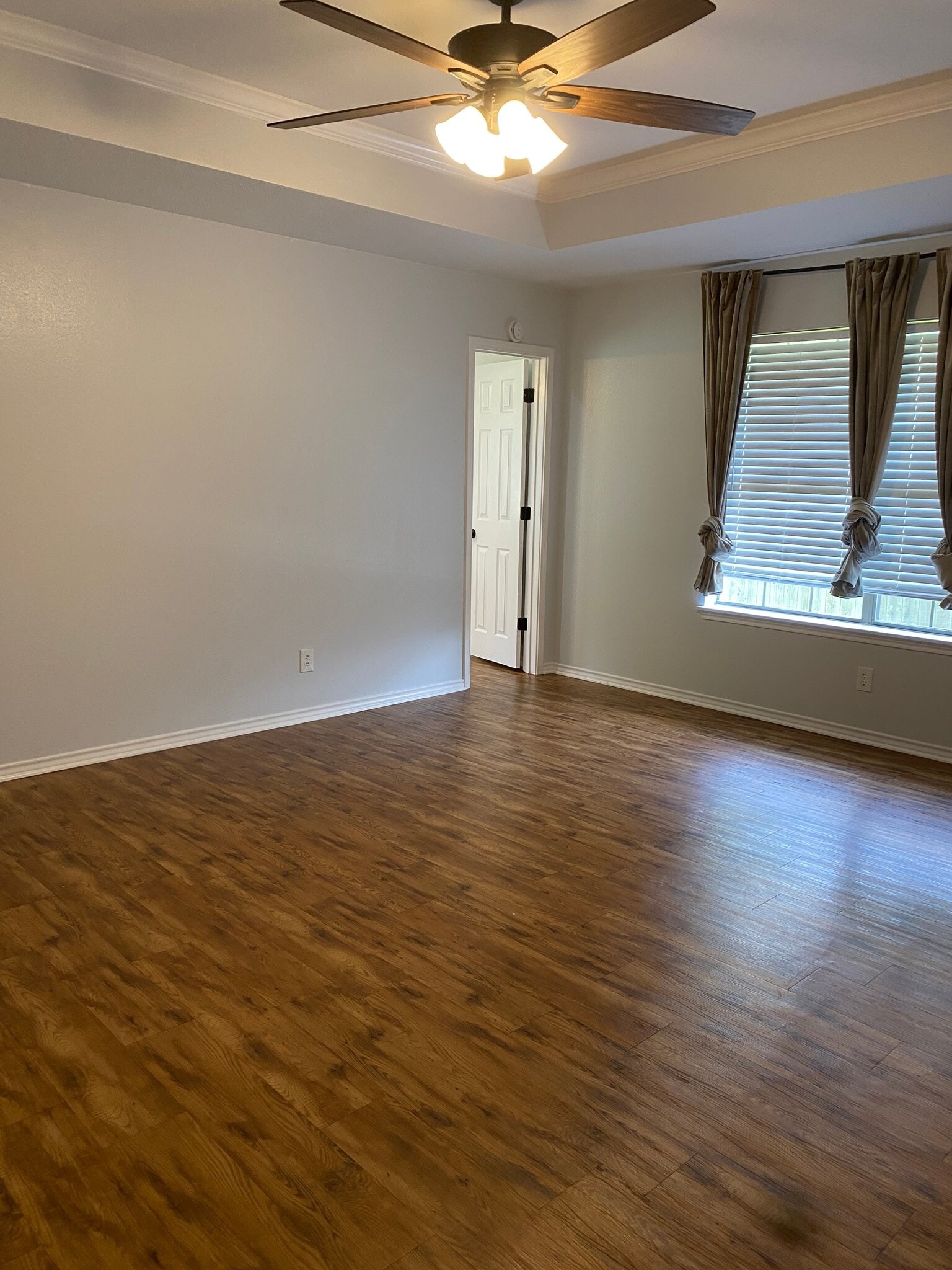 Building Photo - 5606 Cliffwood Dr