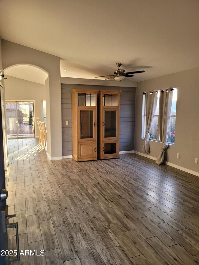 Building Photo - 2634 S Vineyard