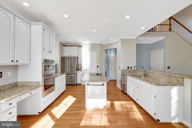 Building Photo - 47001 Smithwood Ct