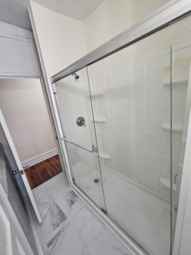 Building Photo - 132 W Douglass St