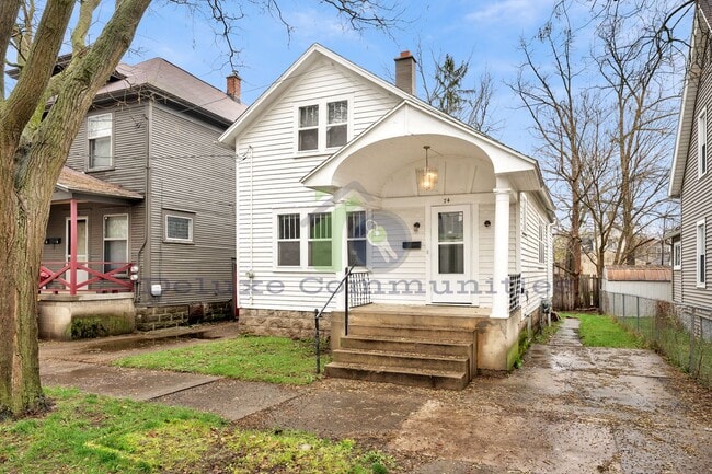 Building Photo - WEST SIDE! 2 Bedroom Single Family Home! JUST LISTED!