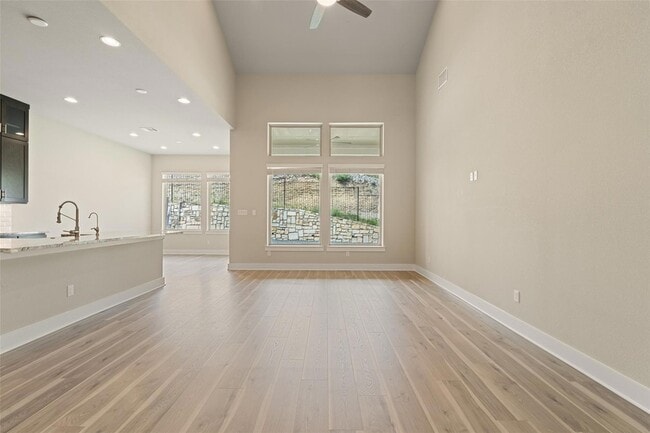 Building Photo - 336 Saturnia Dr