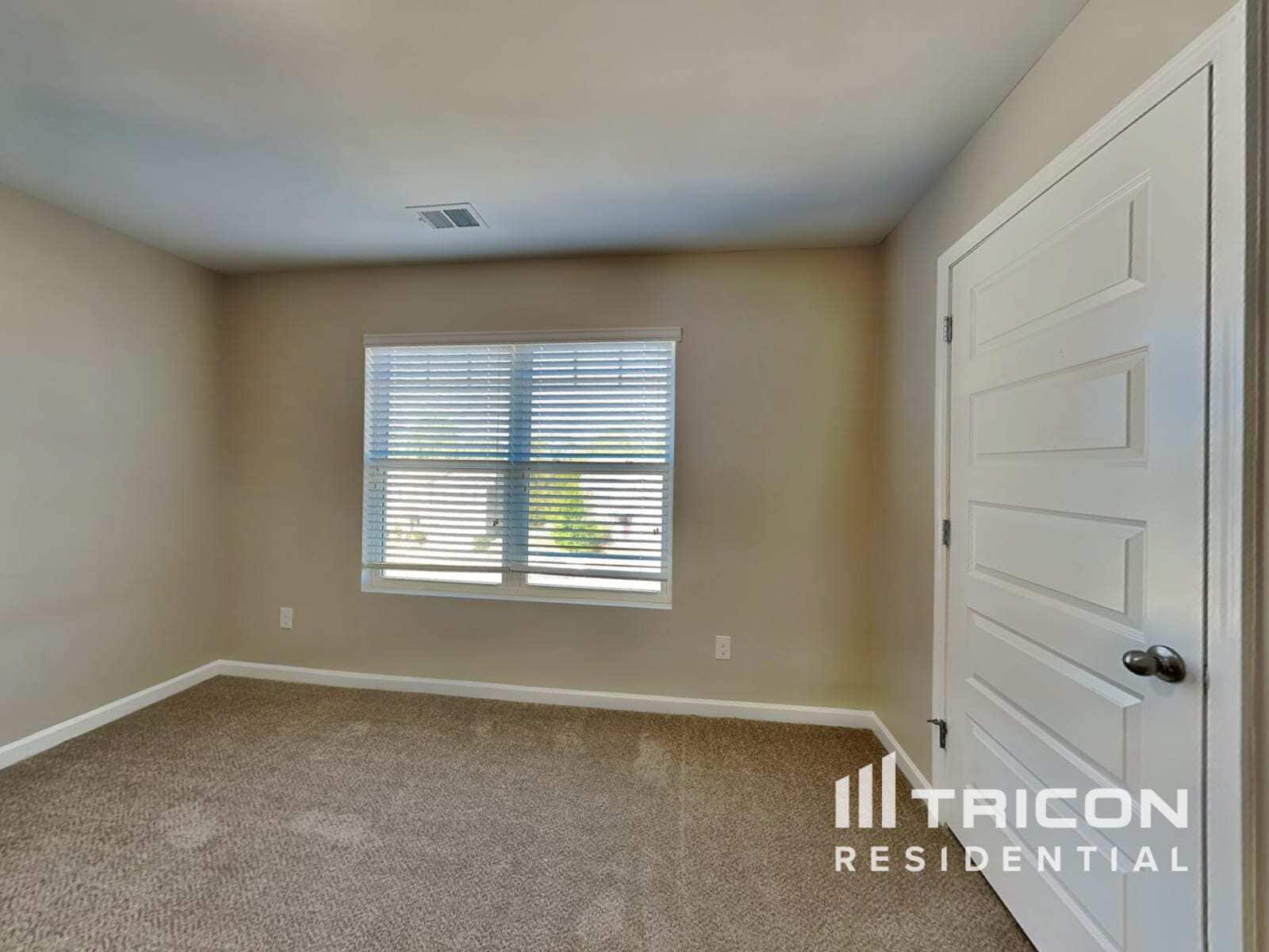 Building Photo - 1938 Roxey Ln