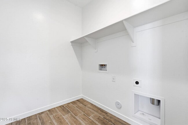 Building Photo - 8147 E Paloma Ave