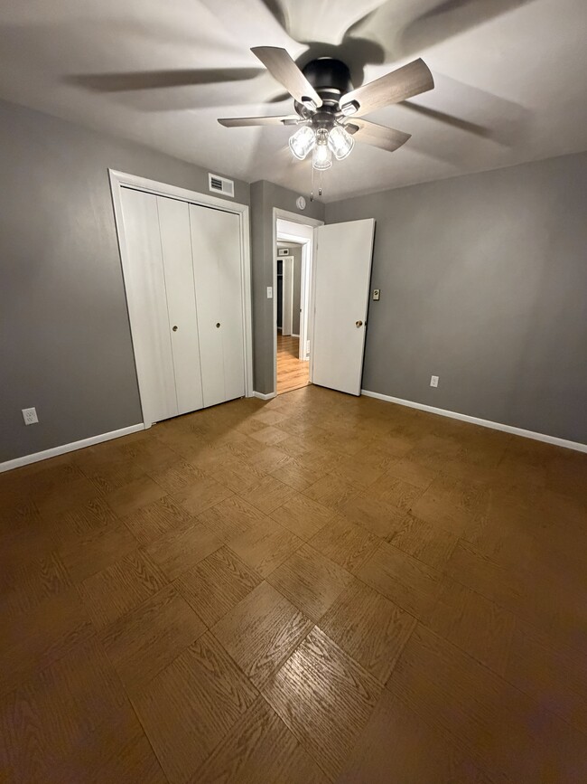 Building Photo - 2221 Klug Dr