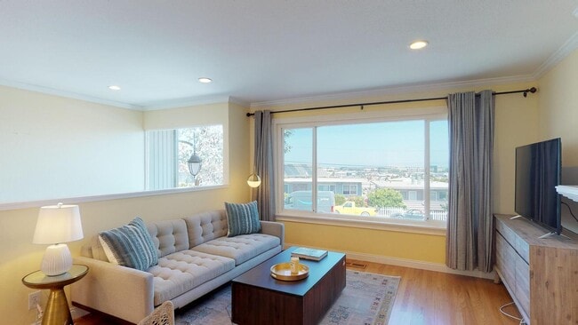 Building Photo - 1618 King St