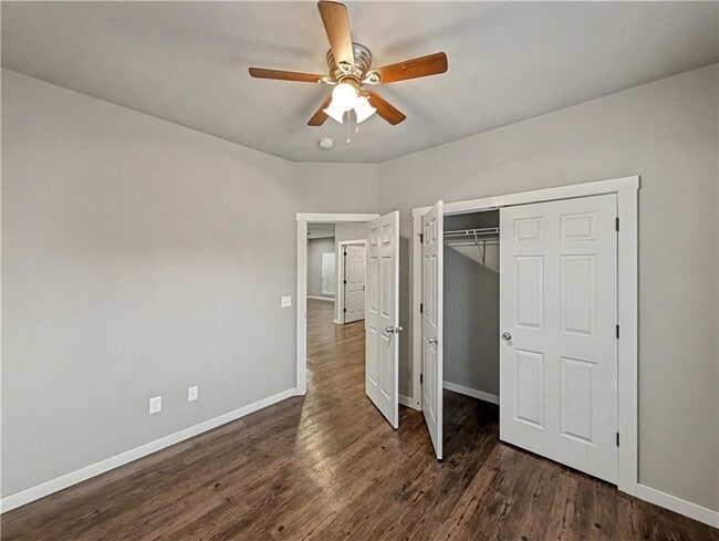 Building Photo - 862 Oakwood Ln