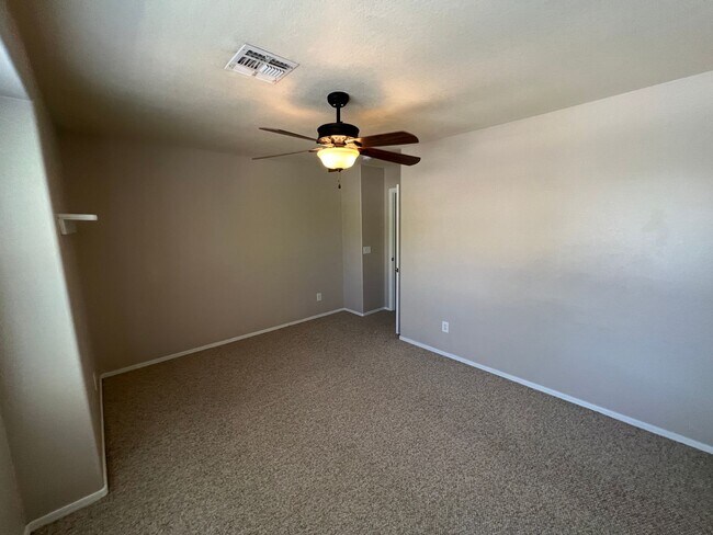 Building Photo - 13153 N Tanner Robert Dr