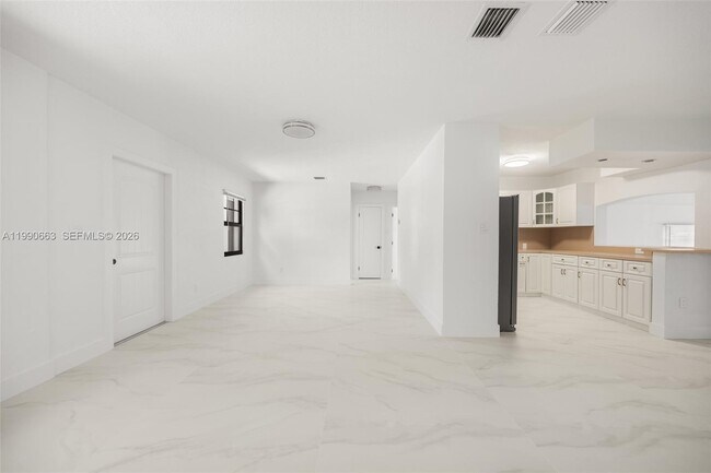 Building Photo - 3640 SW 13th St