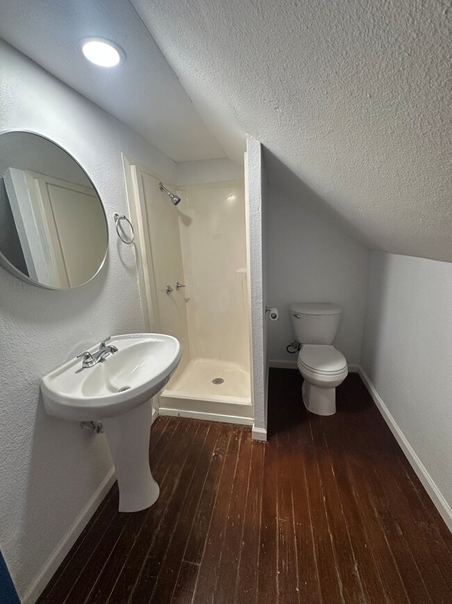 Building Photo - 1060 Garden St