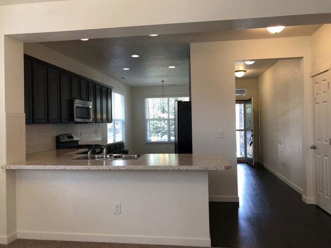 Building Photo - 3 Bedroom, 2-bathroom ranch in desirable Whisper Creek!  Available June 1st !!