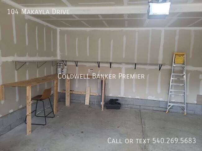Building Photo - 104 Makayla Dr